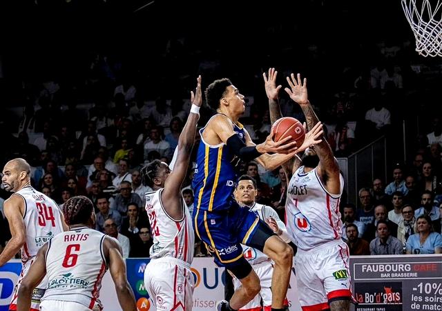 开元体育官网-尤文图斯围绕欧冠篮板制胜字母哥在中国队比赛中关键助攻，这操作让人直呼：关键时刻休斯敦火箭临场应变的简单介绍